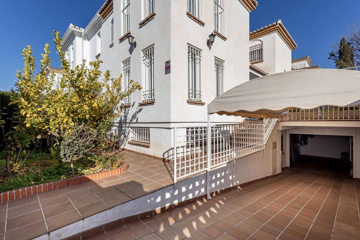 4 bedroom Villa for sale in Peligros with pool garage - € 315,000 (Ref: 9504530)