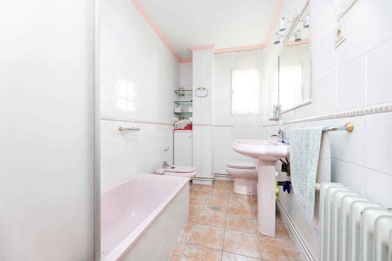 5 sypialnia Willa na sprzedaż w Albolote z basenem garażem - 329 000 € (Ref: 9504546)