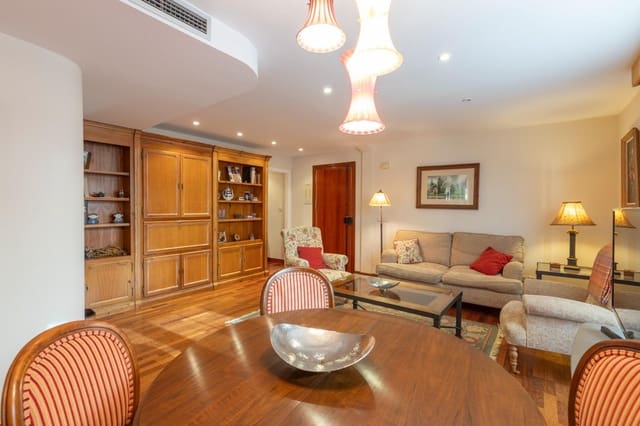 3 slaapkamer Flat te koop in Centro, Granada stad - € 420.000 (Ref: 9504547)