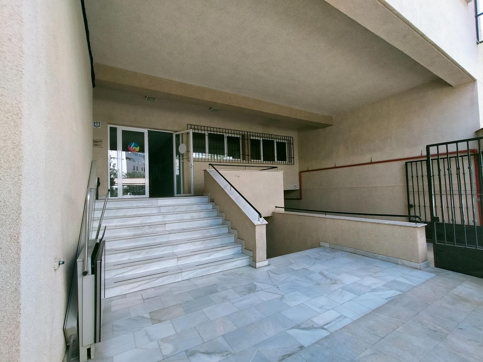 Office for rent in Granada city - € 100 (Ref: 9513629)