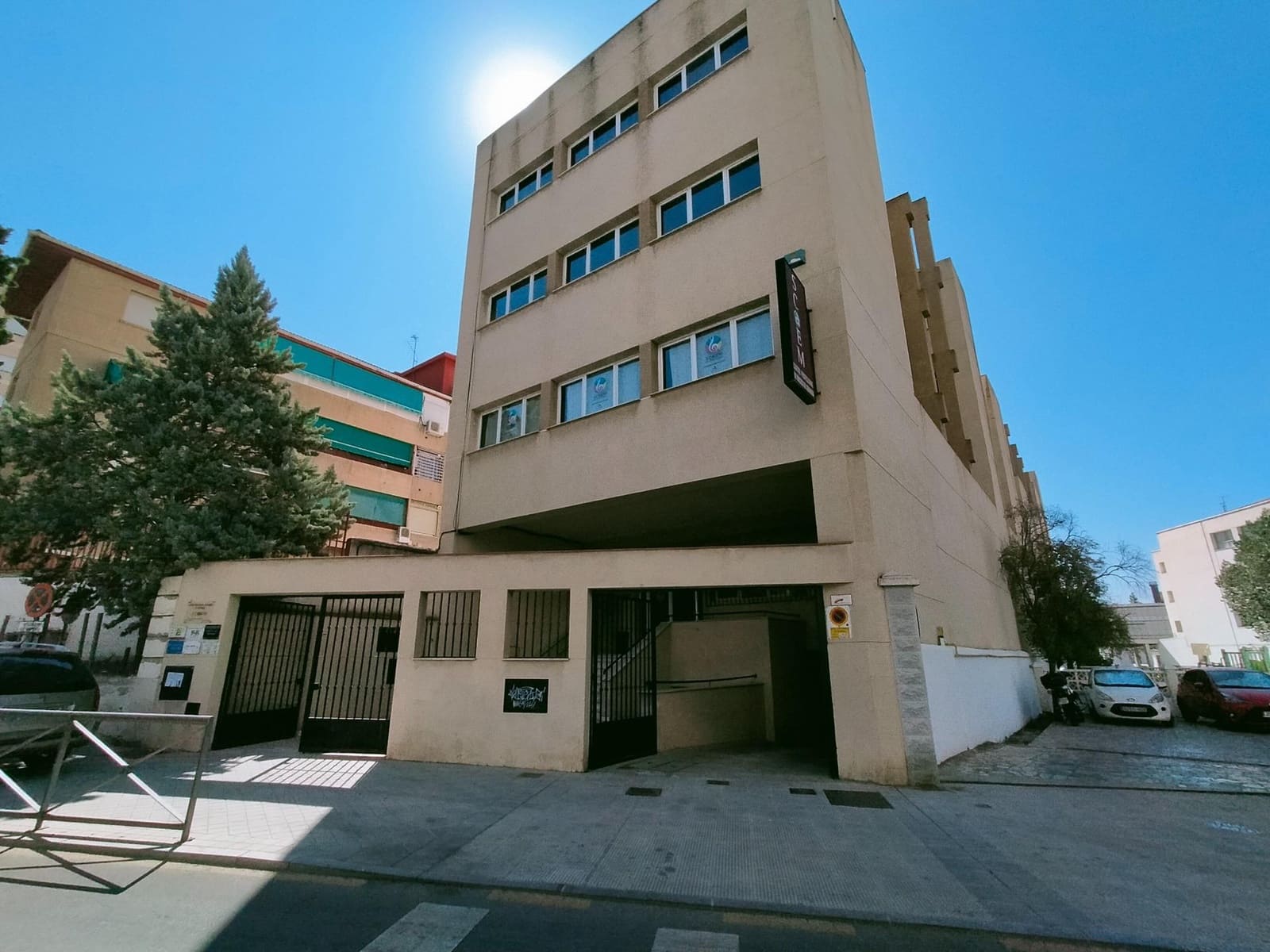 Office for rent in Granada city - € 100 (Ref: 9513629)