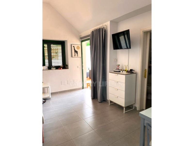 1 makuuhuone Bungalow vuokrattavana paikassa San Bartolome de Tirajana mukana uima-altaan - 1 400 € (Ref: 10030218)