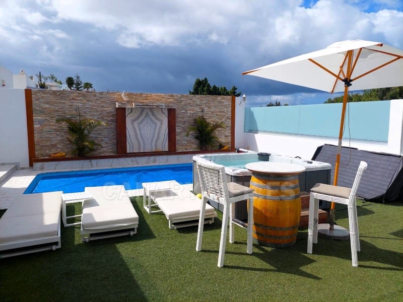 2 slaapkamer Villa te huur in Playa del Ingles met zwembad - € 2.900 (Ref: 10078172)