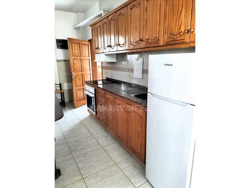 Apartamento de 2 habitaciones en San Bartolomé de Tirajana en alquiler - 800 € (Ref: 9677079)