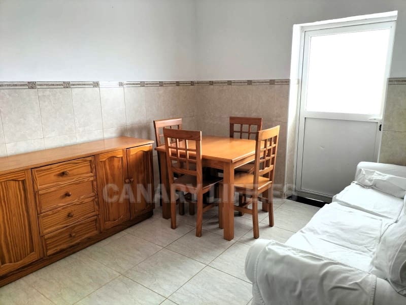Apartamento de 2 habitaciones en San Bartolomé de Tirajana en alquiler - 800 € (Ref: 9677079)