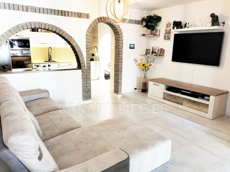 2 bedroom Semi-detached Villa for sale in Arguineguin with garage - € 419,000 (Ref: 9955702)