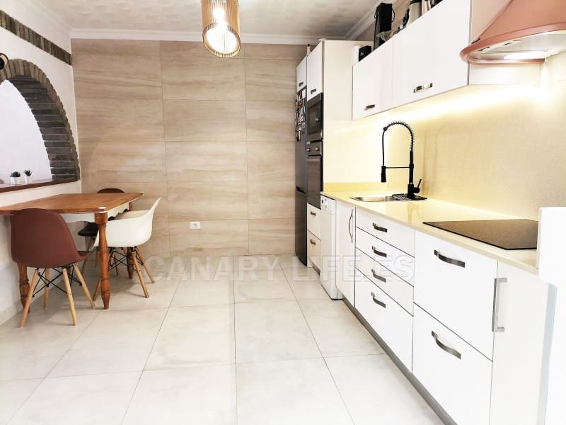 2 bedroom Semi-detached Villa for sale in Arguineguin with garage - € 419,000 (Ref: 9955702)