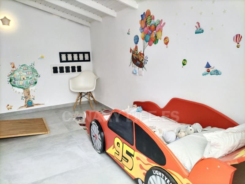 2 bedroom Semi-detached Villa for sale in Arguineguin with garage - € 419,000 (Ref: 9955702)