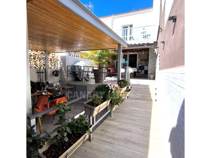 2 bedroom Semi-detached Villa for sale in Arguineguin with garage - € 419,000 (Ref: 9955702)