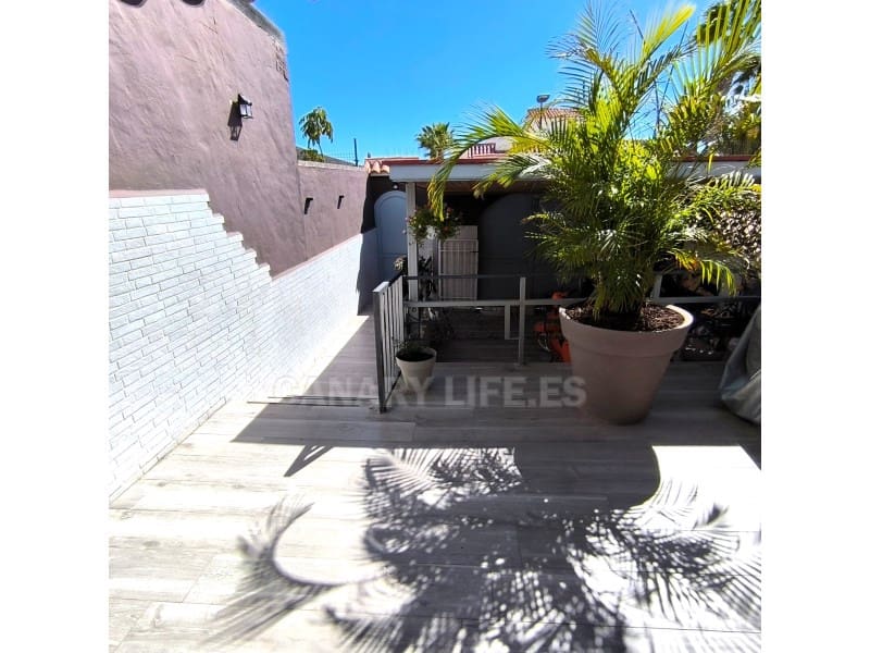 2 bedroom Semi-detached Villa for sale in Arguineguin with garage - € 419,000 (Ref: 9955702)