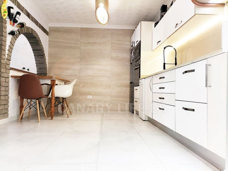 2 bedroom Semi-detached Villa for sale in Arguineguin with garage - € 419,000 (Ref: 9955702)