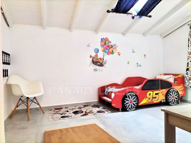 2 bedroom Semi-detached Villa for sale in Arguineguin with garage - € 419,000 (Ref: 9955702)