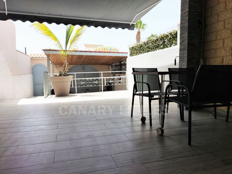 2 bedroom Semi-detached Villa for sale in Arguineguin with garage - € 419,000 (Ref: 9955702)