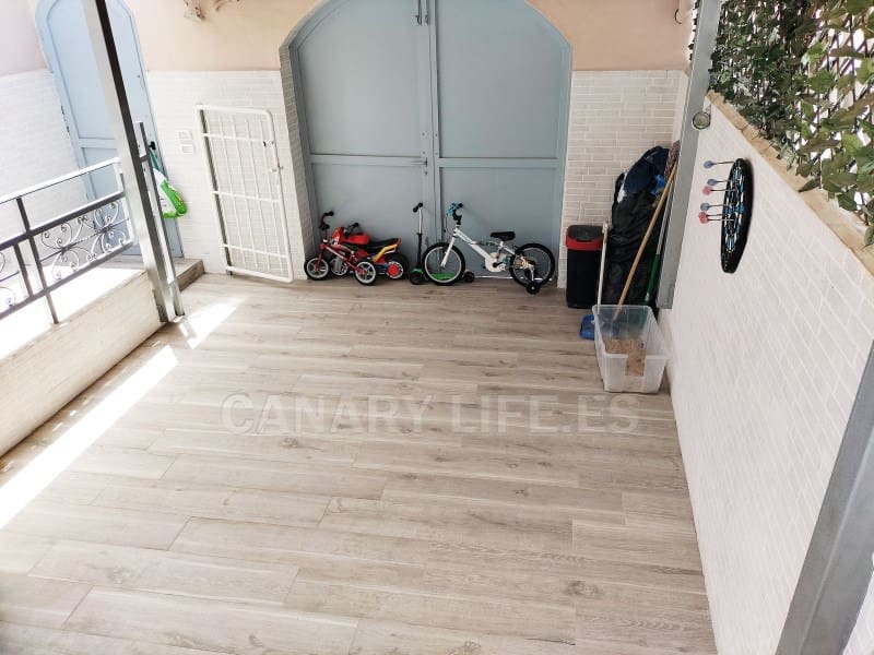 2 bedroom Semi-detached Villa for sale in Arguineguin with garage - € 419,000 (Ref: 9955702)