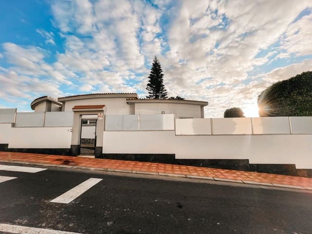 4 Zimmer Villa zu verkaufen in Roque del Conde, Adeje mit Pool - 1.350.000 € (Ref: 8206535)