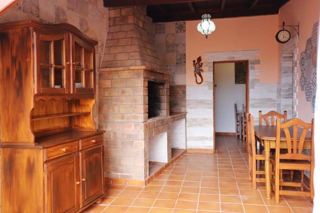 5 soverom Villa til salgs i Los Silos med garasje - € 650 000 (Ref: 8944841)