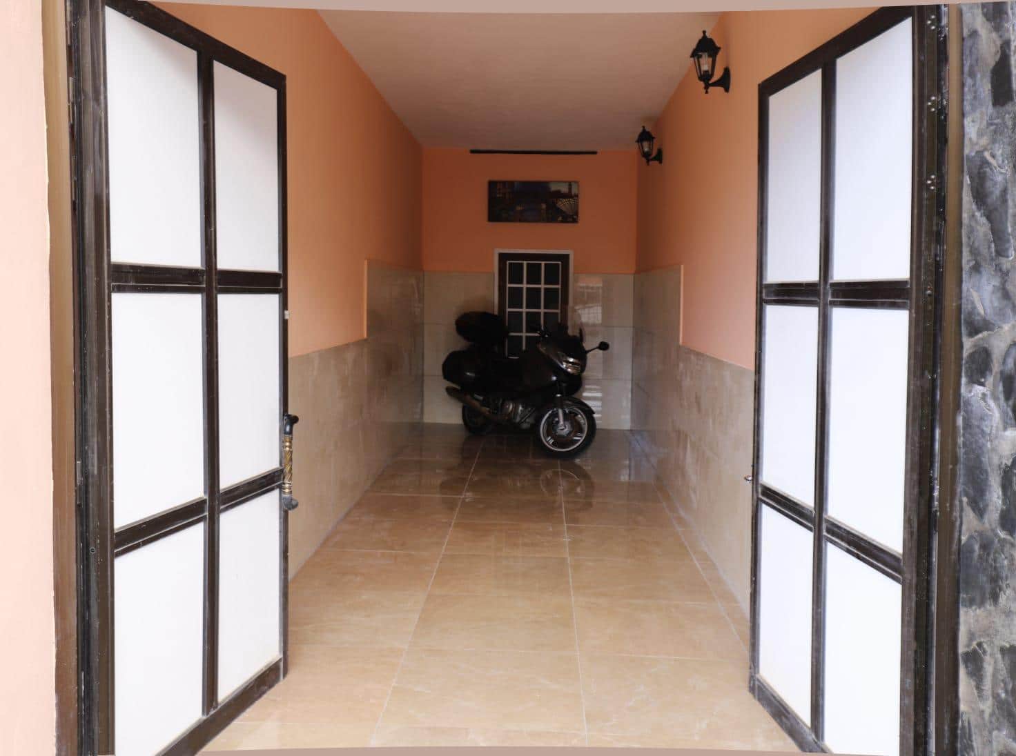 5 soverom Villa til salgs i Los Silos med garasje - € 650 000 (Ref: 8944841)