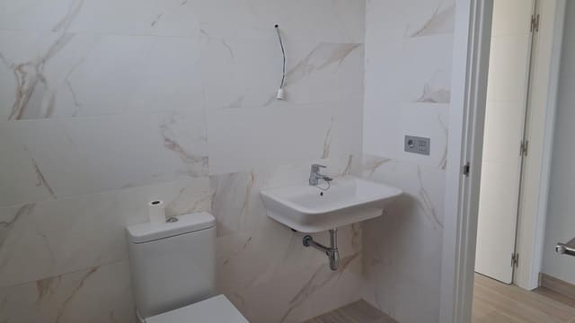 2 bedroom Penthouse for sale in Granadilla de Abona with pool garage - € 550,000 (Ref: 9165178)