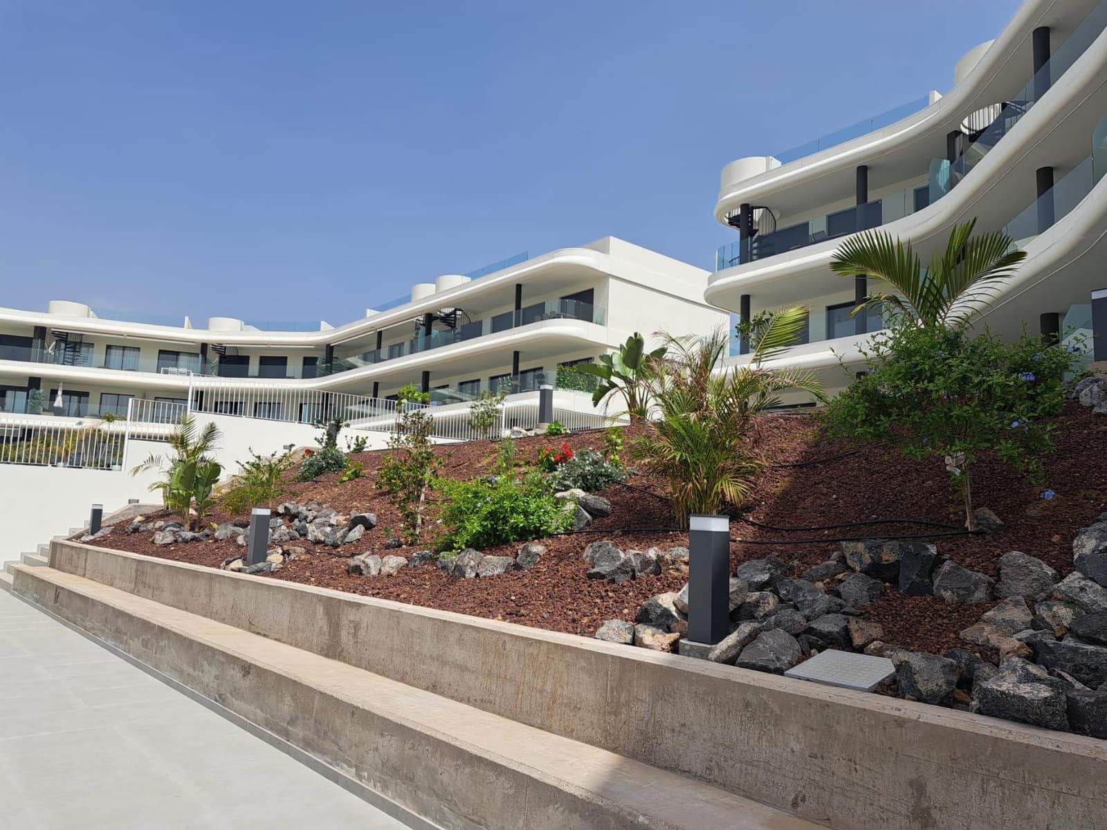 2 soveværelse Lejlighed til salg i El Madronal med swimmingpool garage - € 750.000 (Ref: 9367210)