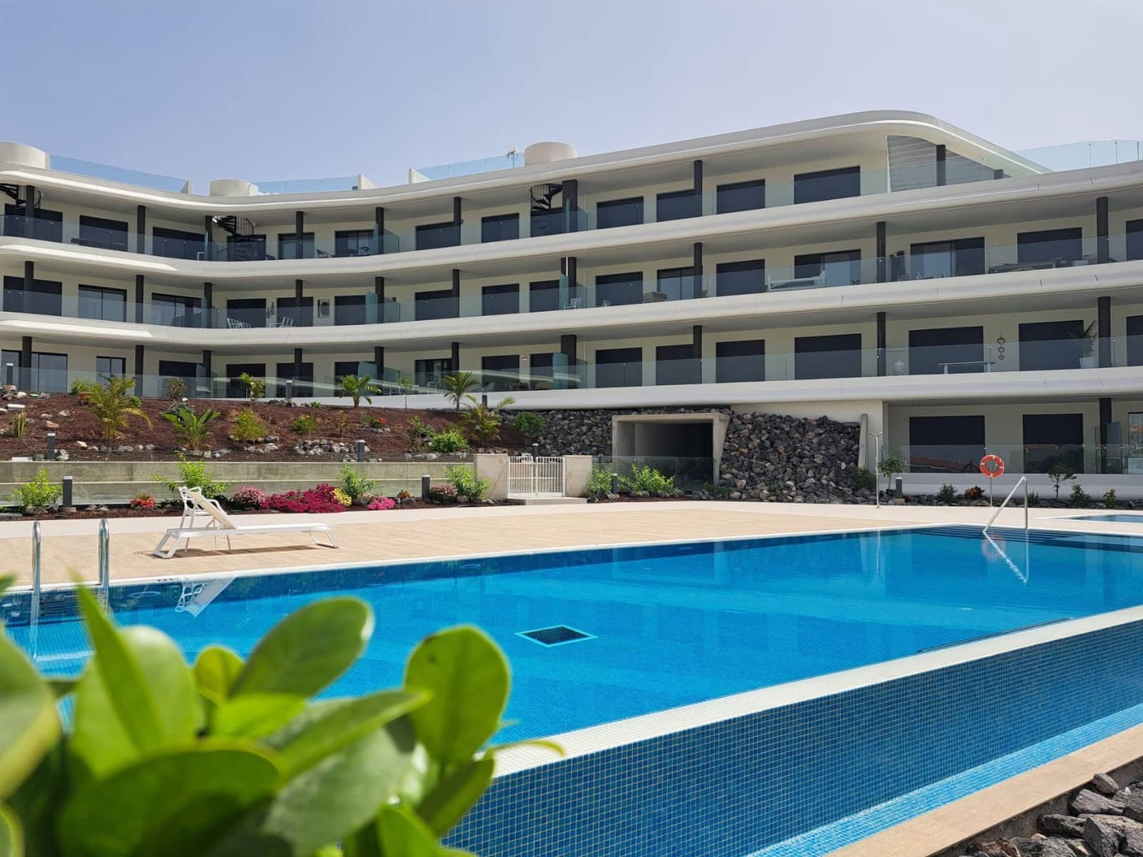 2 soveværelse Lejlighed til salg i El Madronal med swimmingpool garage - € 750.000 (Ref: 9367210)