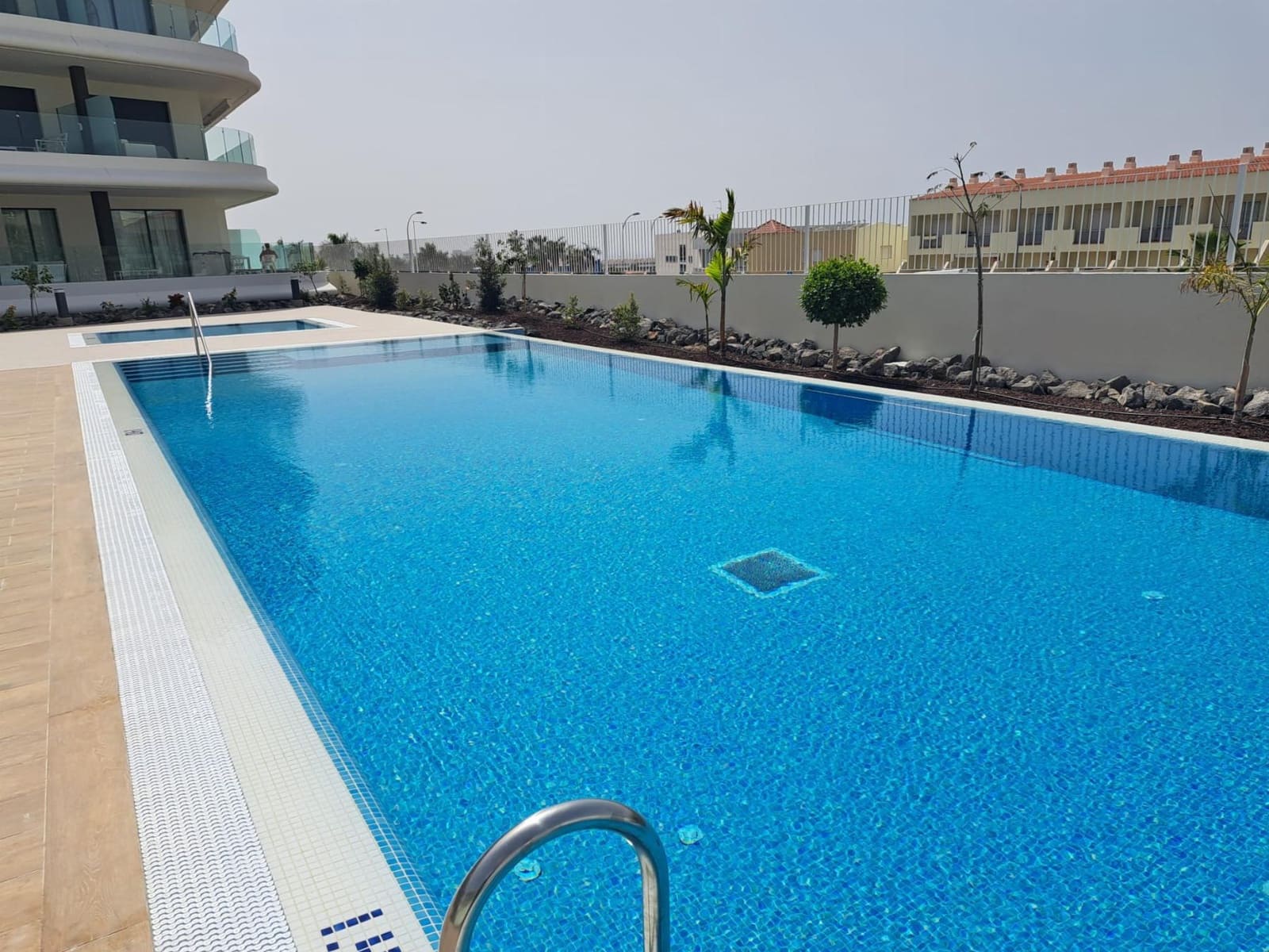 2 soveværelse Lejlighed til salg i El Madronal med swimmingpool garage - € 750.000 (Ref: 9367210)