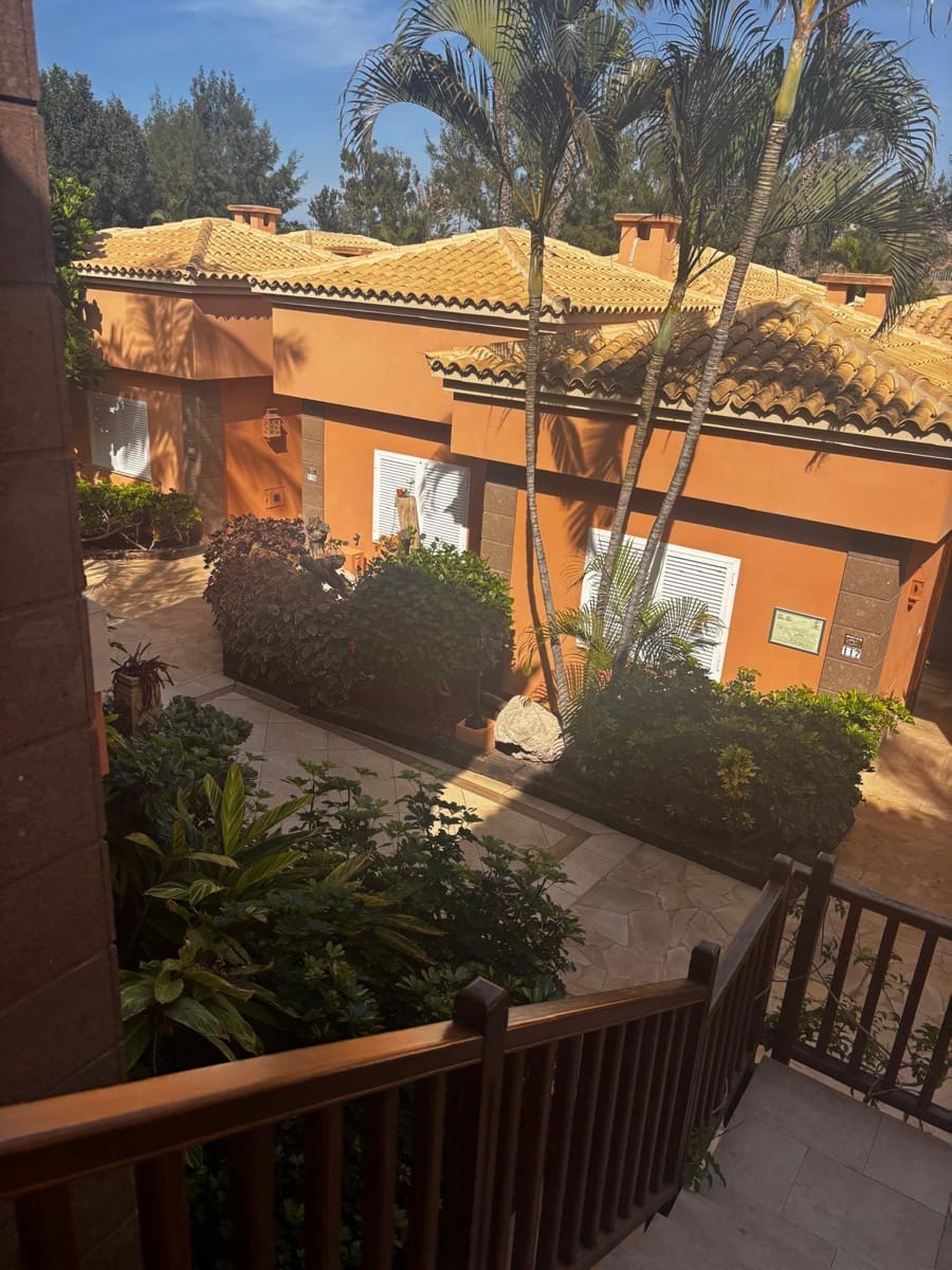 Apartamento de 1 habitación en Playa de las Americas en venta con piscina garaje - 370.000 € (Ref: 9378494)