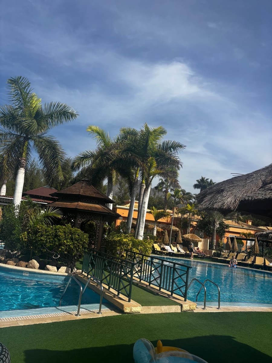 Apartamento de 1 habitación en Playa de las Americas en venta con piscina garaje - 370.000 € (Ref: 9378494)