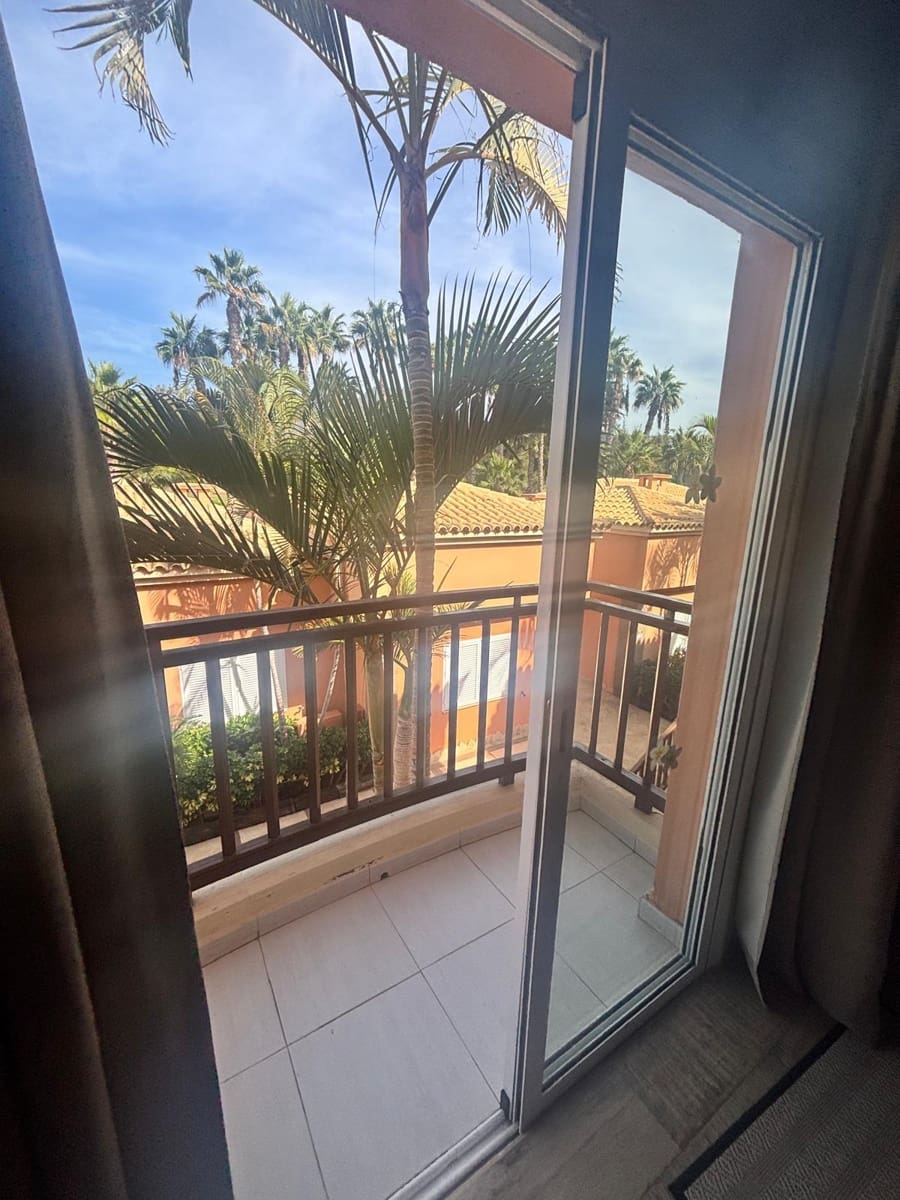 Apartamento de 1 habitación en Playa de las Americas en venta con piscina garaje - 370.000 € (Ref: 9378494)