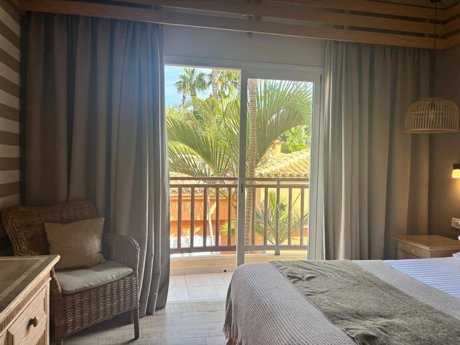 Apartamento de 1 habitación en Playa de las Americas en venta con piscina garaje - 370.000 € (Ref: 9378494)