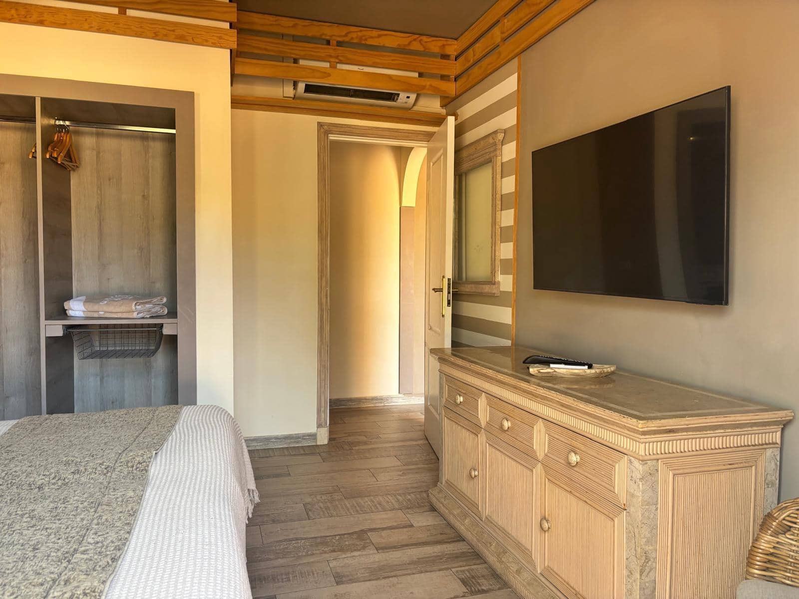 Apartamento de 1 habitación en Playa de las Americas en venta con piscina garaje - 370.000 € (Ref: 9378494)