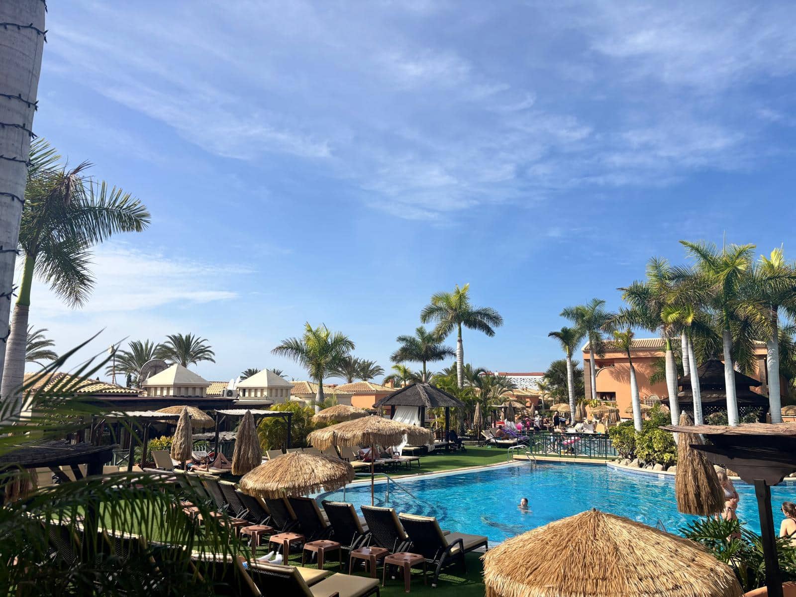 Apartamento de 1 habitación en Playa de las Americas en venta con piscina garaje - 370.000 € (Ref: 9378494)