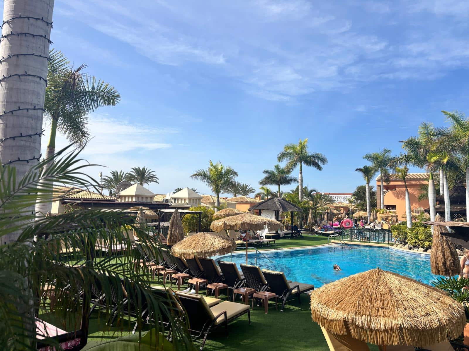 Apartamento de 1 habitación en Playa de las Americas en venta con piscina garaje - 370.000 € (Ref: 9378494)