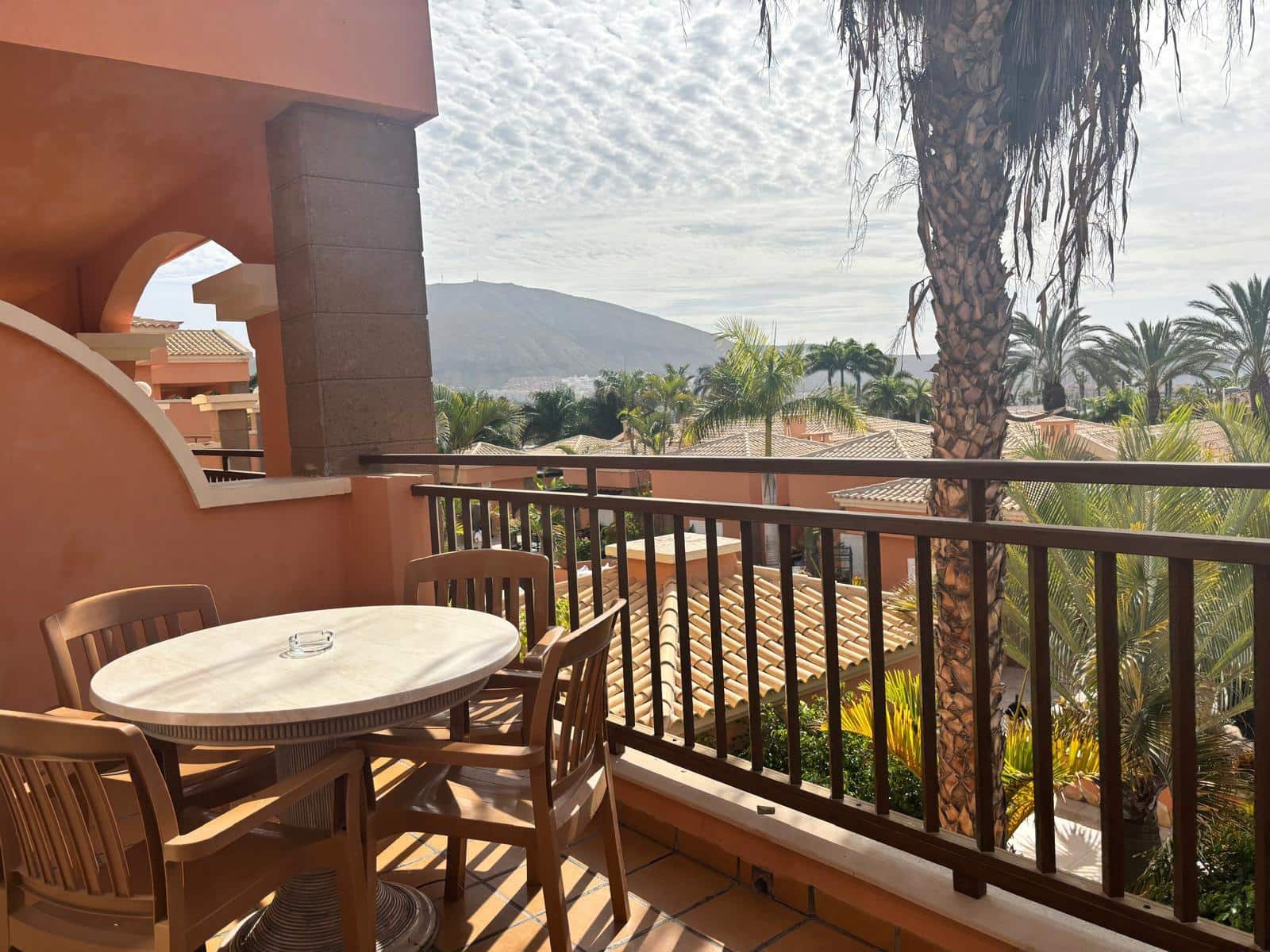 Apartamento de 1 habitación en Playa de las Americas en venta con piscina garaje - 370.000 € (Ref: 9378494)