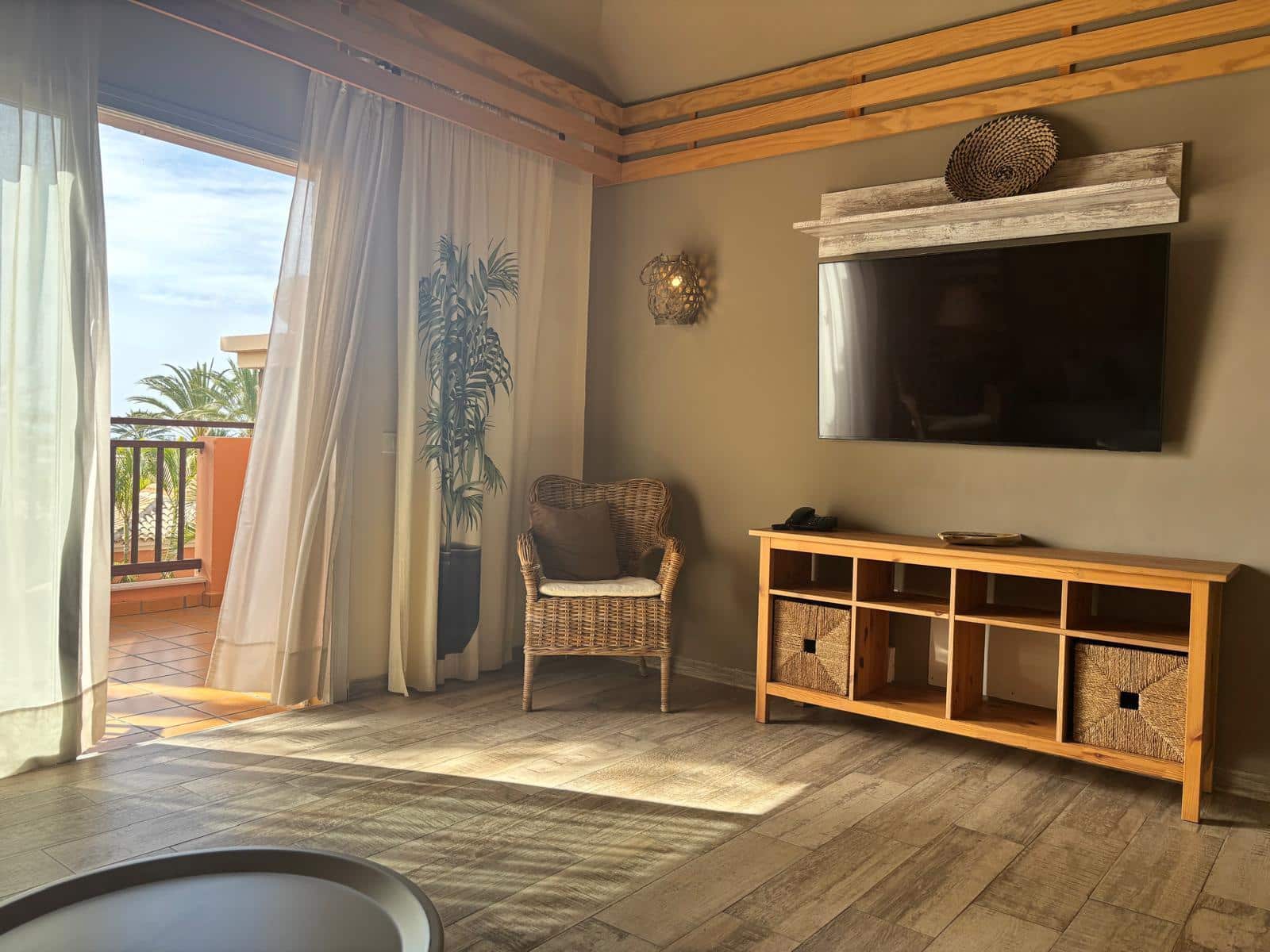 Apartamento de 1 habitación en Playa de las Americas en venta con piscina garaje - 370.000 € (Ref: 9378494)