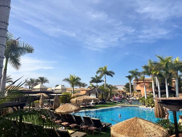 1 sypialnia Apartament na sprzedaż w Playa de las Americas, Arona z basenem garażem - 370 000 € (Ref: 9378494)