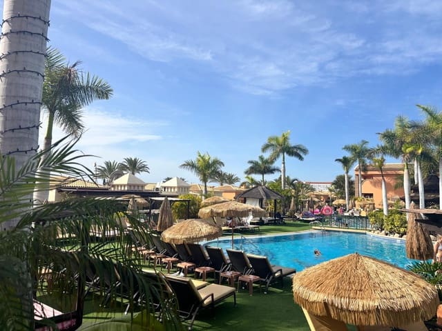 1 sypialnia Apartament na sprzedaż w Playa de las Americas, Arona z basenem garażem - 370 000 € (Ref: 9378494)