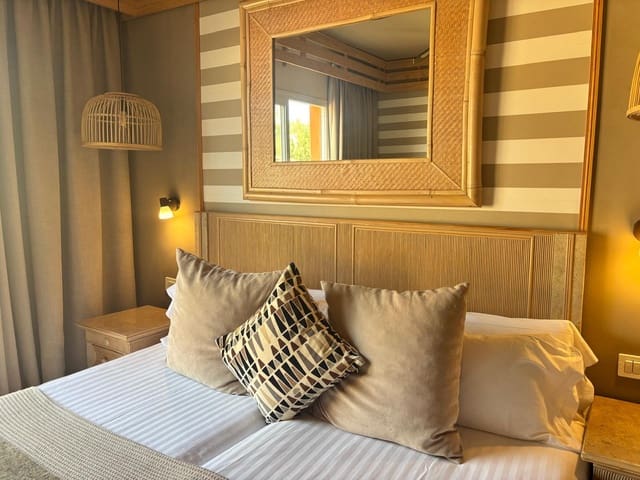 1 sypialnia Apartament na sprzedaż w Playa de las Americas, Arona z basenem garażem - 370 000 € (Ref: 9378494)