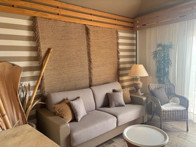 1 sypialnia Apartament na sprzedaż w Playa de las Americas, Arona z basenem garażem - 370 000 € (Ref: 9378494)