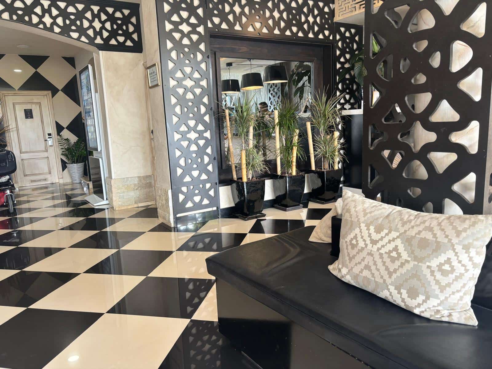 Apartamento de 1 habitación en Playa de las Americas en venta con piscina garaje - 370.000 € (Ref: 9378494)