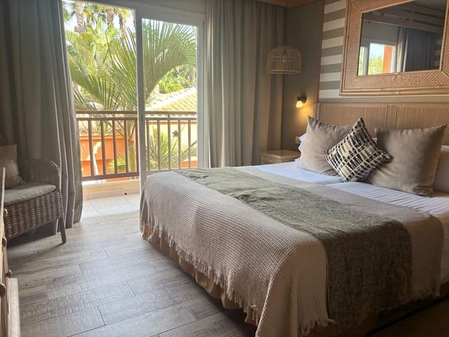 1 sypialnia Apartament na sprzedaż w Playa de las Americas, Arona z basenem garażem - 370 000 € (Ref: 9378494)