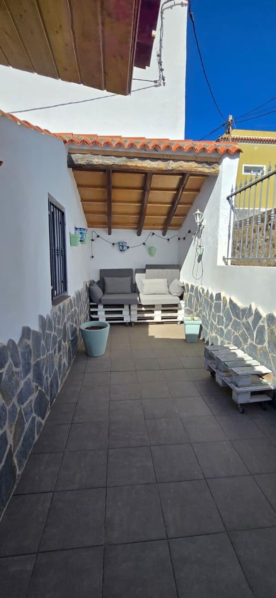 3 bedroom Villa for sale in Guia de Isora with garage - € 275,000 (Ref: 9436525)