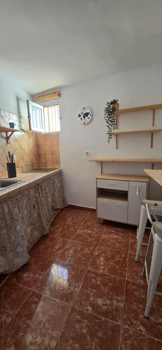 3 bedroom Villa for sale in Guia de Isora with garage - € 275,000 (Ref: 9436525)