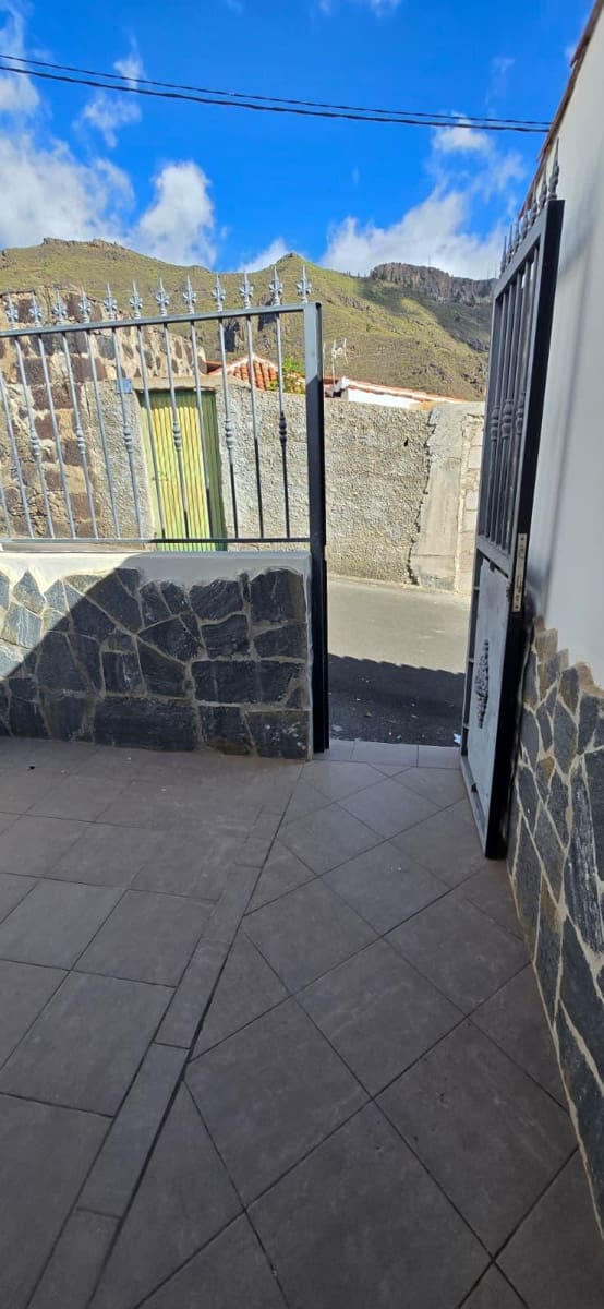 3 bedroom Villa for sale in Guia de Isora with garage - € 275,000 (Ref: 9436525)