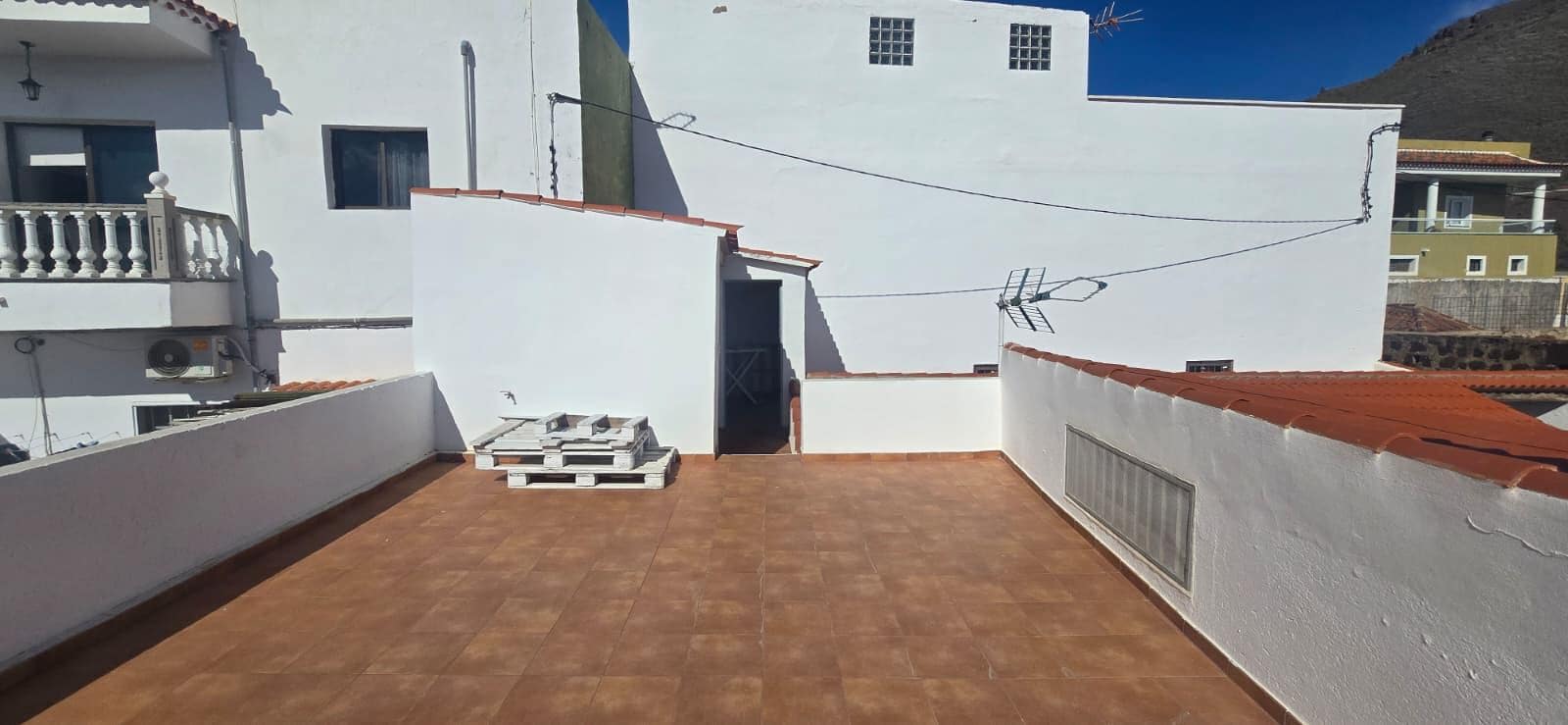 3 bedroom Villa for sale in Guia de Isora with garage - € 275,000 (Ref: 9436525)