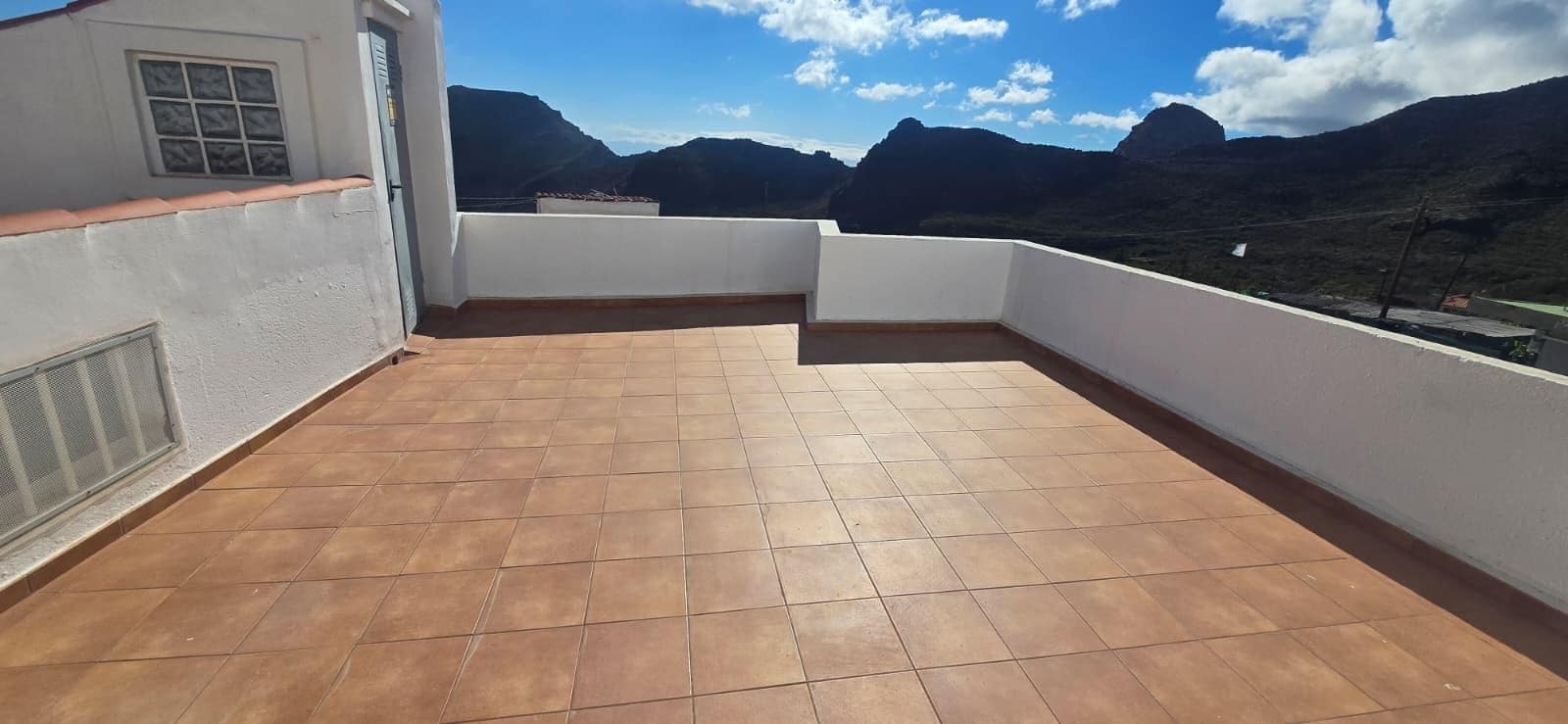 3 bedroom Villa for sale in Guia de Isora with garage - € 275,000 (Ref: 9436525)