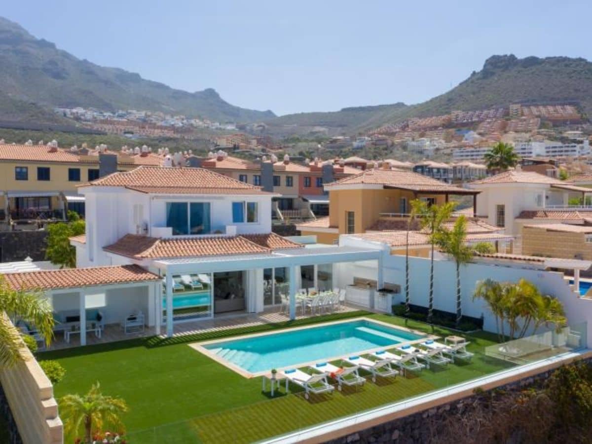 5 bedroom Villa for sale in El Madronal with pool garage - € 2,500,000 (Ref: 9625966)