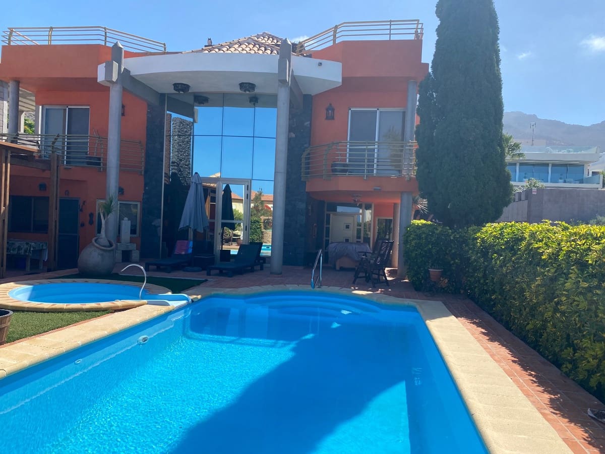 3 bedroom Villa for sale in El Madronal with garage - € 2,310,000 (Ref: 9625967)