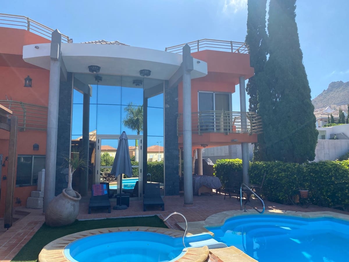 3 bedroom Villa for sale in El Madronal with garage - € 2,310,000 (Ref: 9625967)