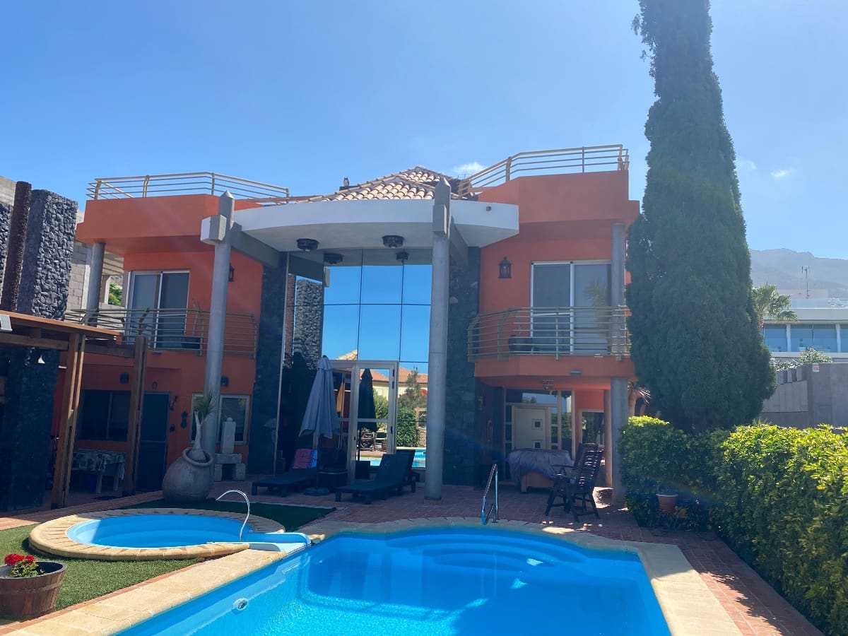 3 bedroom Villa for sale in El Madronal with garage - € 2,310,000 (Ref: 9625967)