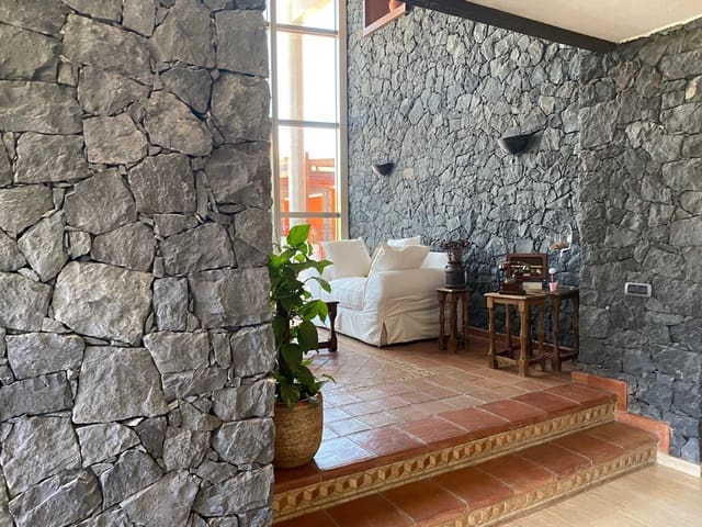 3 bedroom Villa for sale in El Madroñal, Adeje with garage - € 2,310,000 (Ref: 9625967)